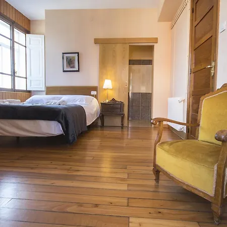 La De La Casona De 3* Sarria