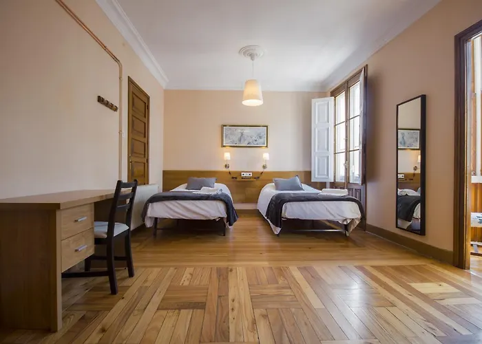 La De La Casona De 3*